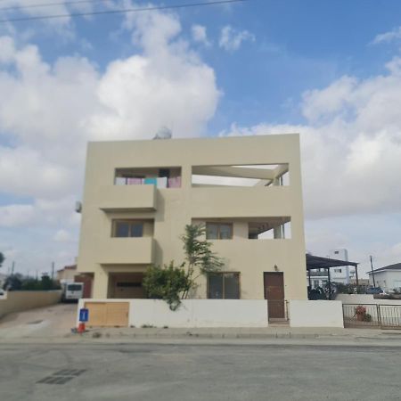 Top Floor 1 Bdrm Aprtrmnt Apartment Dromolaxia Екстериор снимка
