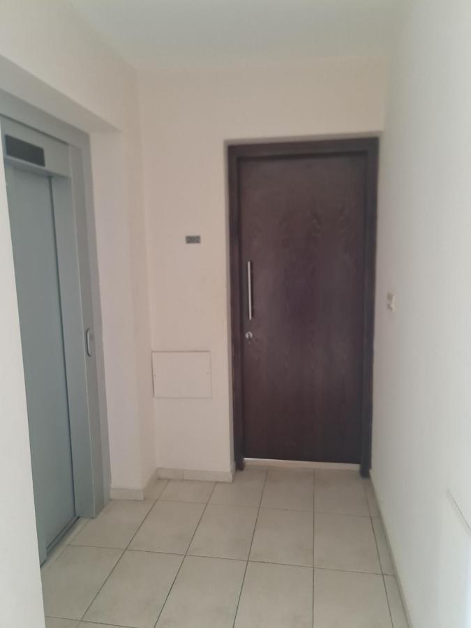 Top Floor 1 Bdrm Aprtrmnt Apartment Dromolaxia Екстериор снимка