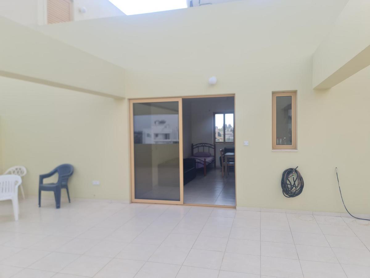 Top Floor 1 Bdrm Aprtrmnt Apartment Dromolaxia Екстериор снимка